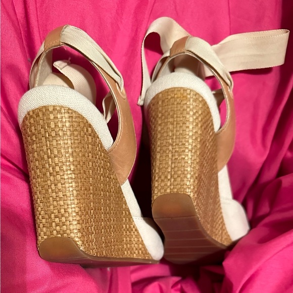 Tsubo Novelle Wedge Sandals Champagne color 4” heel - Picture 4 of 6